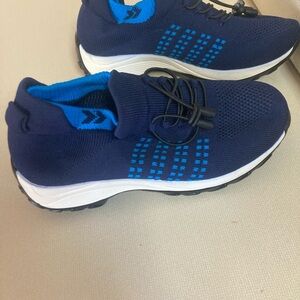 Women’s Navy & Blue Knit Slip-On Sneakers